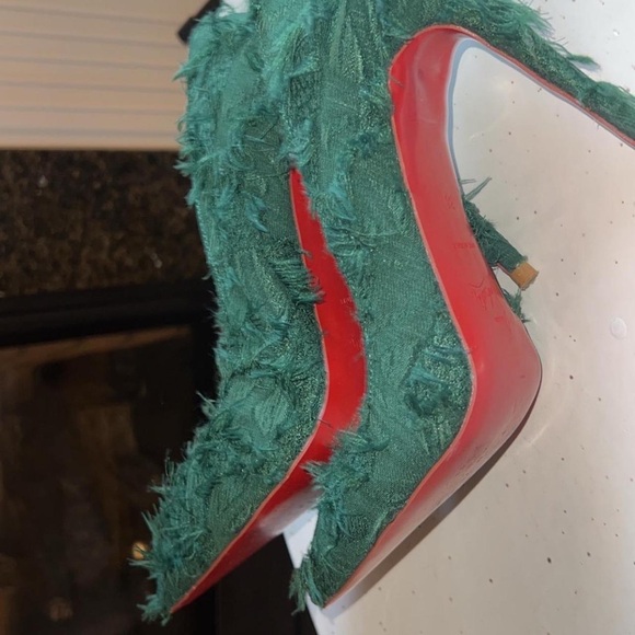 Christian Louboutin Textured Green Heels - Picture 4 of 5